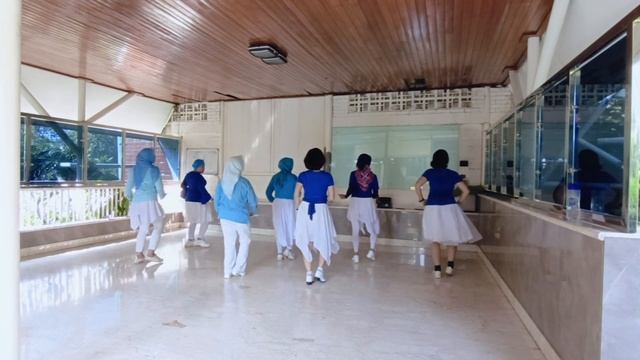 Hold Me Please - line dance, Chor. mBah Wir (INA) & Chika Hapsari (INA) смотреть онлайн