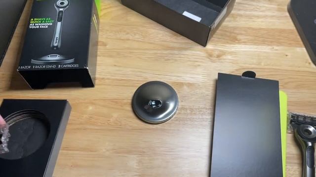 Gillette Labs Razor With Exfoliating Bar - Nice Stand included!