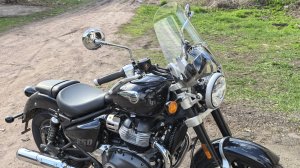 Установка ветрового стекла на Royal Enfield Super Meteor 650.