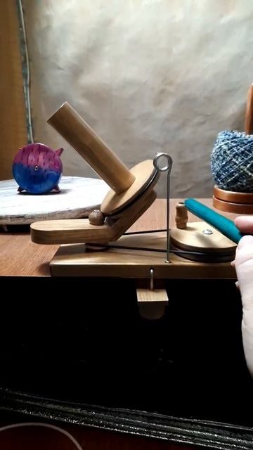 почему #моталка для пряжи из нескольких видов дерева смотреть онлайн