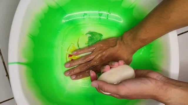 ASMR Soap🧼 Lathering and Soaked Soap Lux Yuzu Blossom 💛 with Sponge🧽 Sponge Squeezing #asmrsoap смотреть онлайн