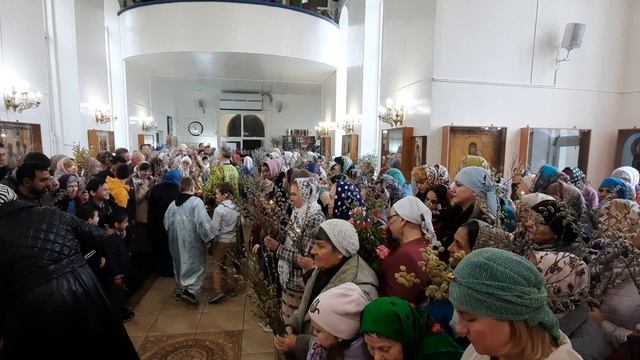 Освящение вербы, прославление и величание праздника ВХОДА ГОСПОДНЯ В ИЕРУСАЛИМ. 13.04.25 смотреть онлайн
