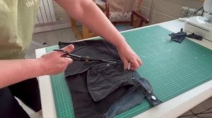 Как изготовить фартук для садовода из старых джинс