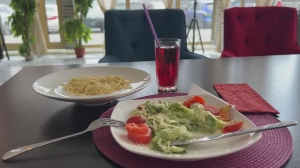 Влог🌸День в моем районе.Обед в кафе.Мне нравится когда все под рукой ☺️😉