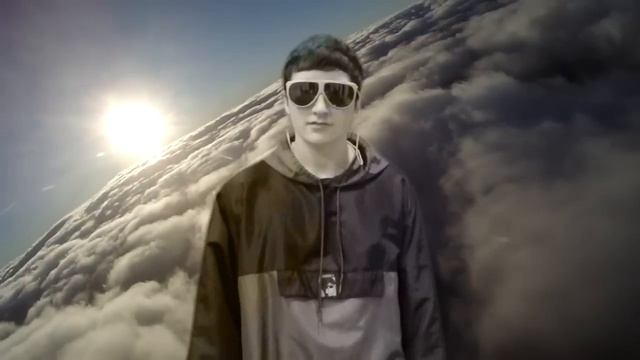 IM ON A HOVERBOARD CALLED TUCAN SAM - SNCKPCK *MUSIC VIDEO* SURFIN THE SKY AND HAVIN FUN смотреть онлайн
