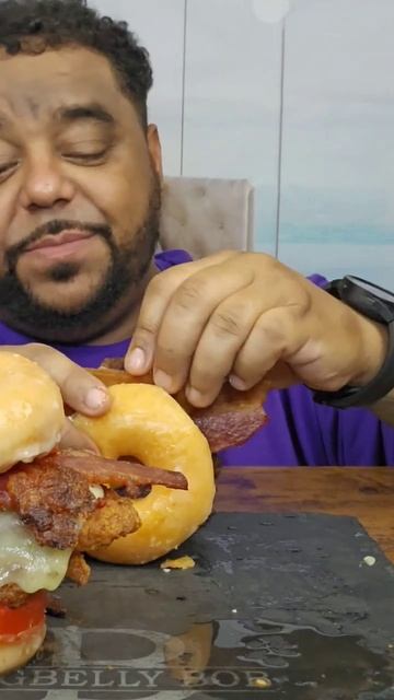 OMG Double Bacon Cheese Donut Burger! смотреть онлайн