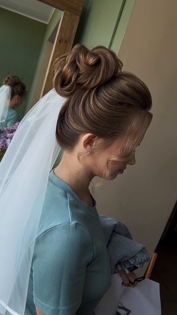 Красивая прическа Высокий пучок . Прическа для невесты. Свадебная прическа смотреть онлайн