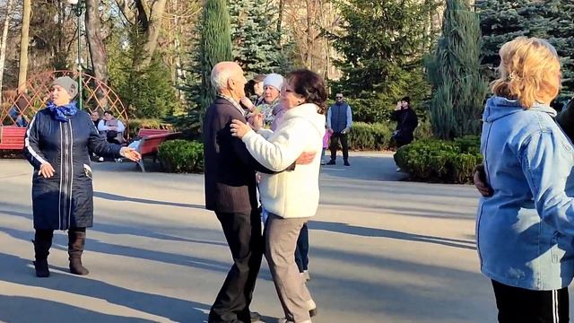 РОМАШКИ, РОЗЫ, ВАСИЛЬКИ! МАРТ 2024 ТАНЦЫ ХАРЬКОВ #dance #retrodancing смотреть онлайн