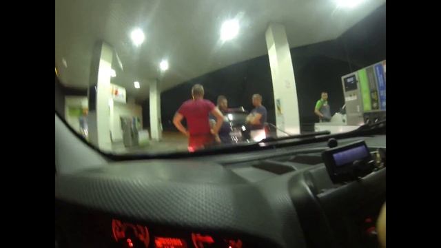 Нападение урода в присутствии ГАИ смотреть онлайн