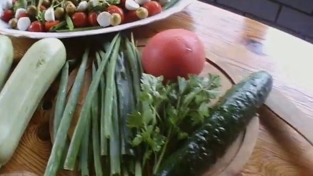 Электрогриль Kitfort Жарим купаты, свиные ребрышки и прочие вкусности смотреть онлайн