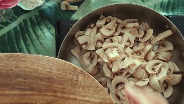 양송이 감자스프 : 버터❌우유❌스톡❌ 풍성한 맛내기 비법, 소금 추천 : 비건 감자 양송이 크림스프 : Vegan Mushroom Potato Soup смотреть онлайн