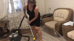 Как мыть моющим пылесосом у себя дома.