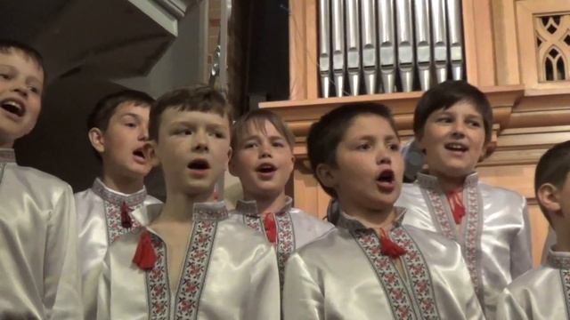 Ой, під вишнею, під черешнею (Хор хлопчиків Vivace/Віваче) смотреть онлайн
