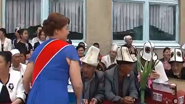 Кадамжай Акыркы коонгуро Охна №3 Гимназия мектеби 20 жылдыктар белек тапшырды мугалимдерге смотреть онлайн