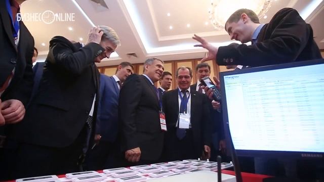 Рустаму Минниханову показали татарстанские ноу-хау: электронные ценники и экзоскелет смотреть онлайн