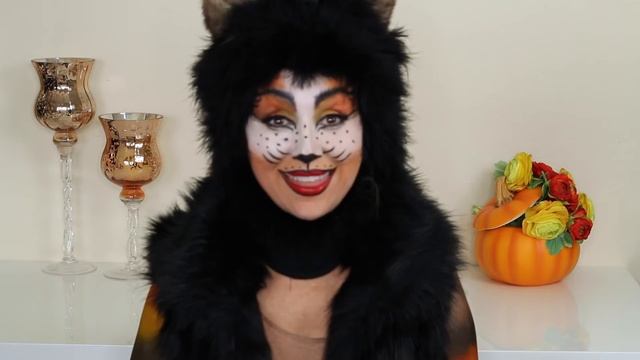 TUESDAY TIPS | #12 Halloween and Stage Makeup Tips смотреть онлайн