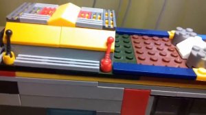 обзор по электро поезд под названием ЛАСТОЧКА из лего