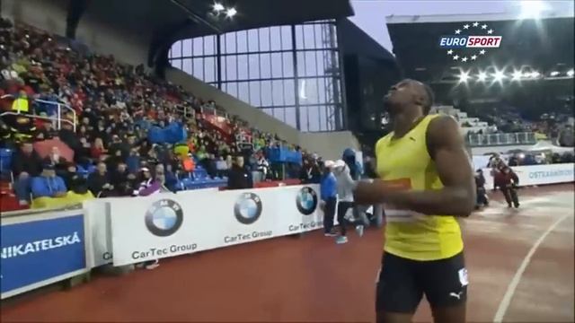 Usain Bolt wins 200m in rainy Ostrava смотреть онлайн