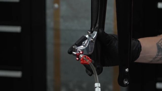 Procédure de purge SRAM eTap AXS® HRD™ смотреть онлайн