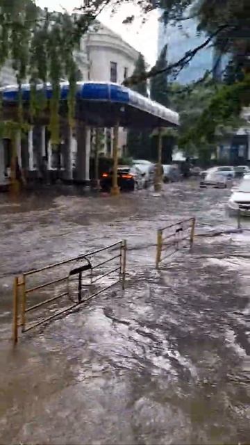 Невероятный потоп в Ялте. смотреть онлайн