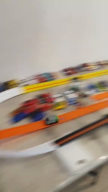 Гонка Мусоровоз против BMW z8 смотреть онлайн