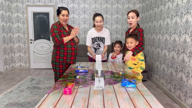 CHALLENGE: С туалетной бумагой🧻 20.000 теңгені КІМ ҰТАДЫ?😱😱🥳 @aruna_n_m @aruna_mommy смотреть онлайн