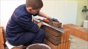 Кладка кирпича цветным кладочным раствором Perel с помощью металлического прутка
