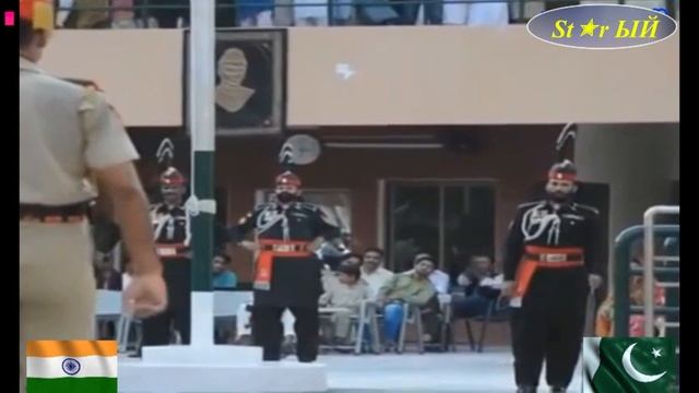 Индийские и пакистанские пограничники ежедненвно выражают друг другу лютую ненависть. Супер видео.