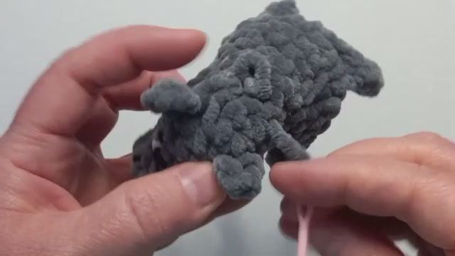 Вяжем лошадку крючком. Как закрыть петли последнего ряда смотреть онлайн