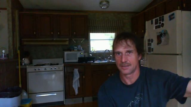 Stoned old guy trying to figure out a camera смотреть онлайн