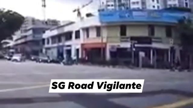 28apr2022 lavendar street #pmd turn onto the road & crash into motorcyclist смотреть онлайн