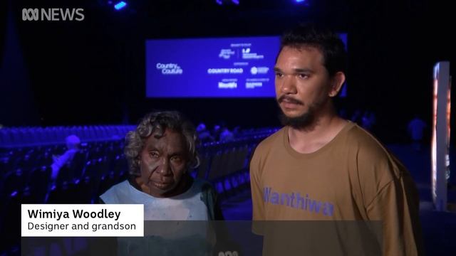 Darwin Aboriginal Art Fair hosts Indigenous fashion show l ABC News смотреть онлайн