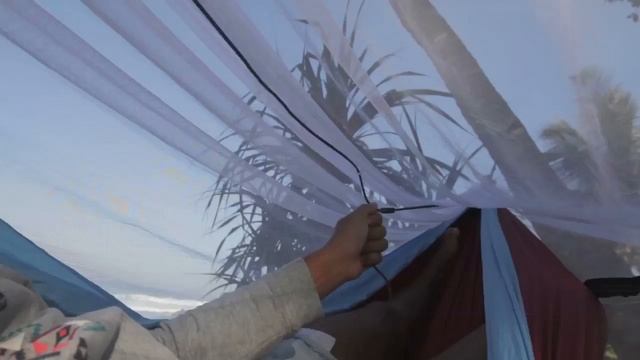 How to - Setting up a Mosquito Bug Net 360° by Ticket To The Moon смотреть онлайн