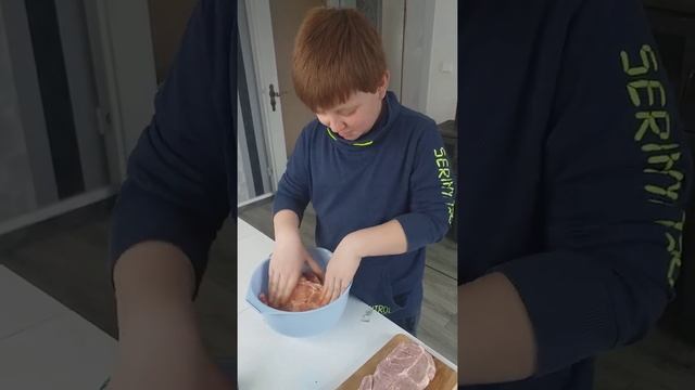 маринуем свиные стейки смотреть онлайн
