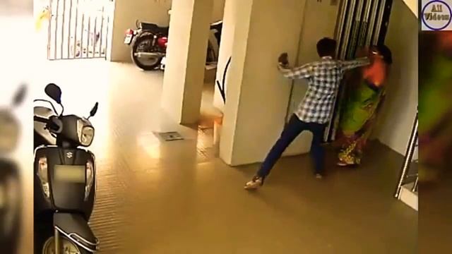 Woman virgina Thief Caught On CCTV Camera | Top 10 Woman verigin thieves in US смотреть онлайн