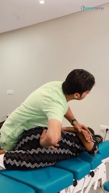 Expert Chiropractic Adjustment for Pain Relief and Improved Mobility - PhysioTattva смотреть онлайн