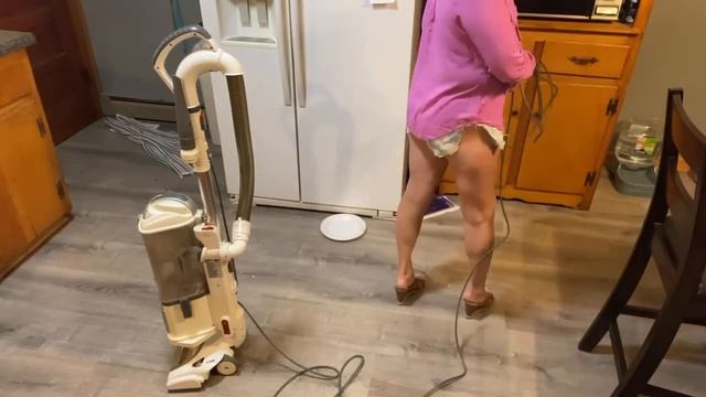 mature braless wife cleaning смотреть онлайн