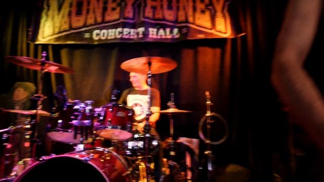 Водка и Калашников. Z-Traktorz смотреть онлайн