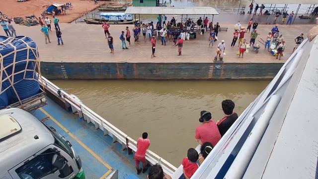 Amazon ferry docking at Juruti, Pará state, Brazil смотреть онлайн