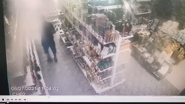 Кража тушенки из магазина в Атырау смотреть онлайн