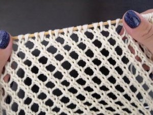 Простая ажурная сетка спицами - оригинальный летний узор.  Openwork mesh knitting.