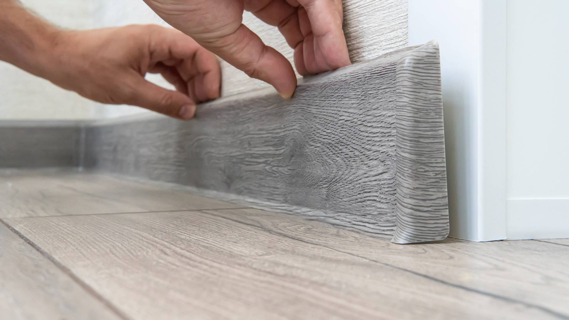 Как выбрать плинтус: краткий обзор современных плинтусов: скрытые, МФД, ПВХ смотреть онлайн