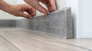 Как выбрать плинтус: краткий обзор современных плинтусов: скрытые, МФД, ПВХ