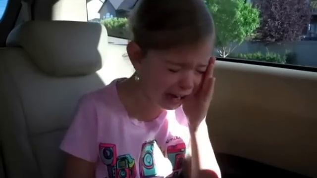 Chloe's reaction at Lily's Disneyland Surprise video смотреть онлайн