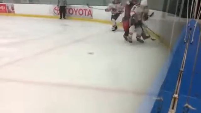 Celia drops a NJ Titan for Flyers Youth Bantam A смотреть онлайн