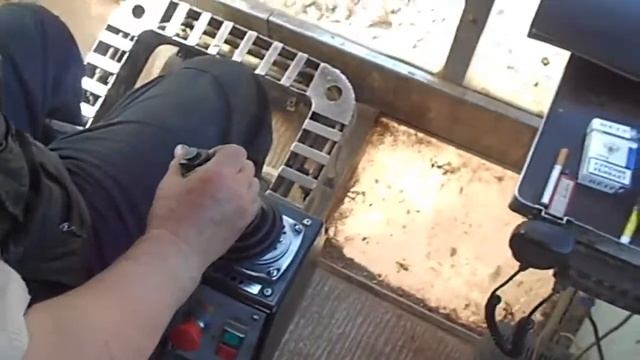 Погрузка известняка экскаватором ЭКГ 8и. смотреть онлайн