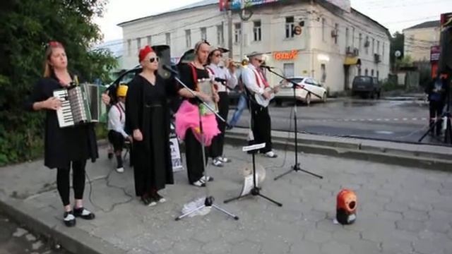 Жопа горячая тоже. Театр имени Которого Нельзя Называть в Туле. Театральный дворик 2017. смотреть онлайн