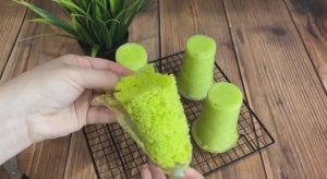 Мох для украшения куличей и тортов.