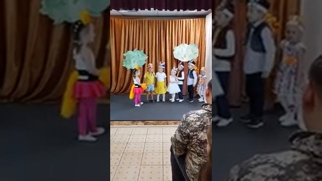 Игра на сцена, первая роль в спектакле смотреть онлайн