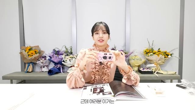 LILI's FILM '0327' Photobook Unboxing смотреть онлайн